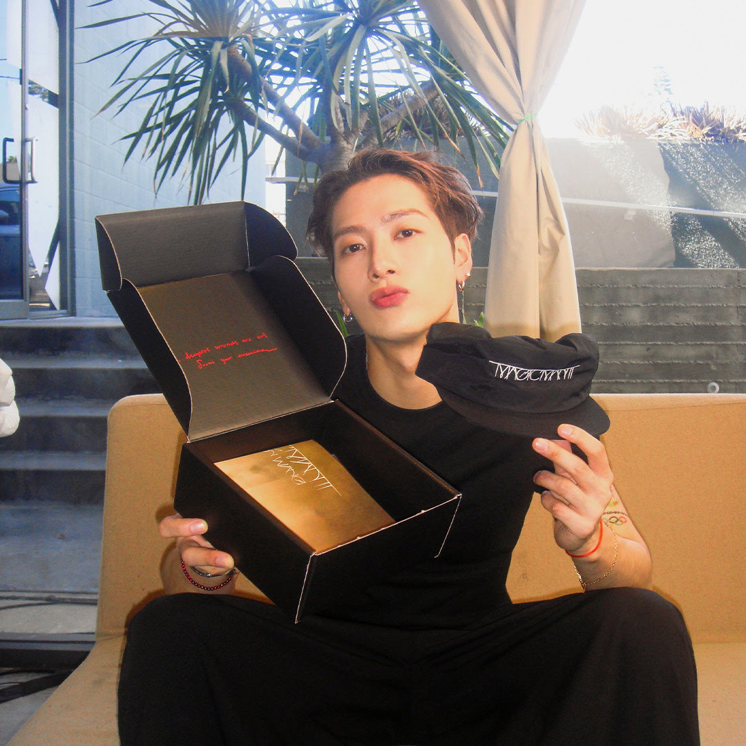MAGICMAN 2 (Chapter 1 Ver.) CD + Hat 001 + Chapter 1 Poster Box Set